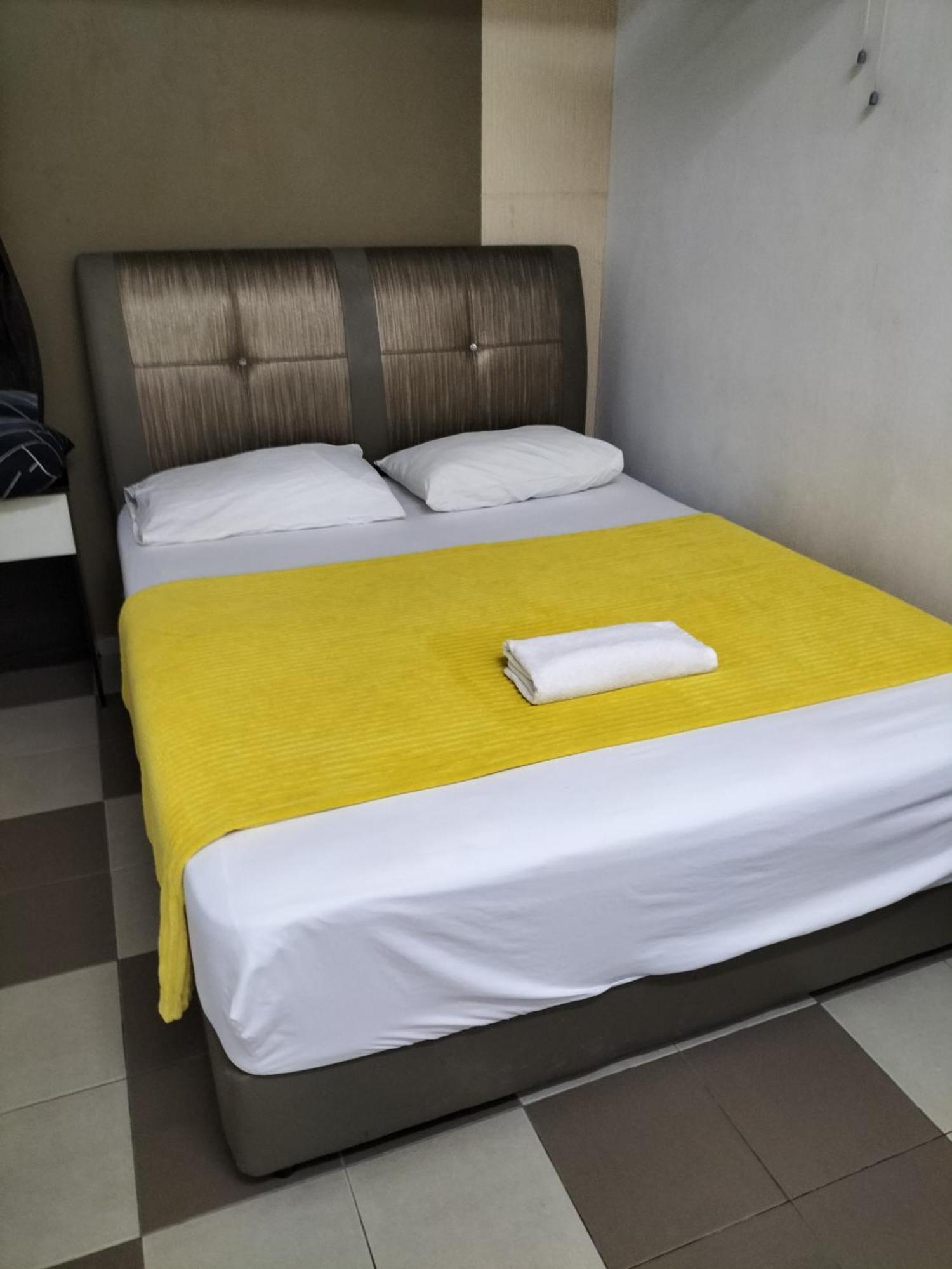 Ulfah Hotel Мерсинг Экстерьер фото