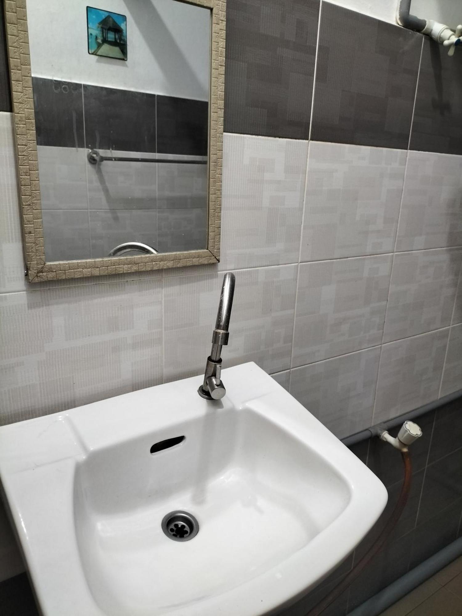 Ulfah Hotel Мерсинг Экстерьер фото